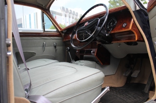 Jaguar MK II interior